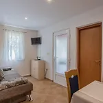 Compelx With Detached House And Spacious ستاري غراد