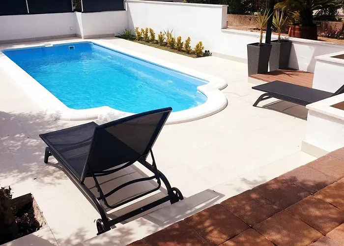 Compelx With Detached House And Spacious Casa vacanze