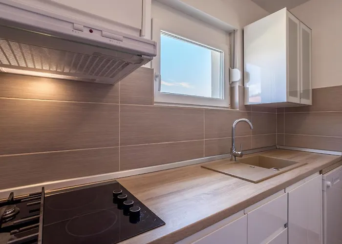 Compelx With Detached House And Spacious *