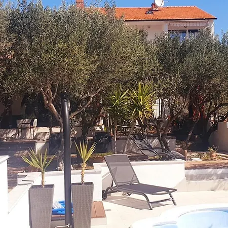 Compelx With Detached House And Spacious בית נופש *