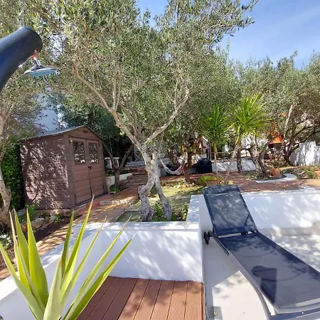 Compelx With Detached House And Spacious *