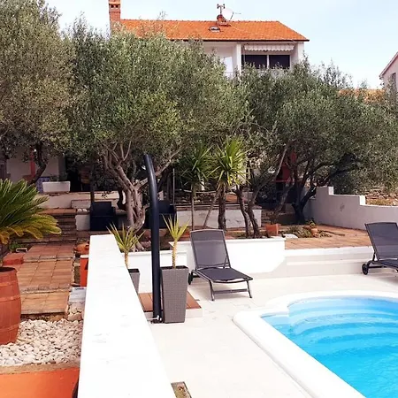 Compelx With Detached House And Spacious בית נופש