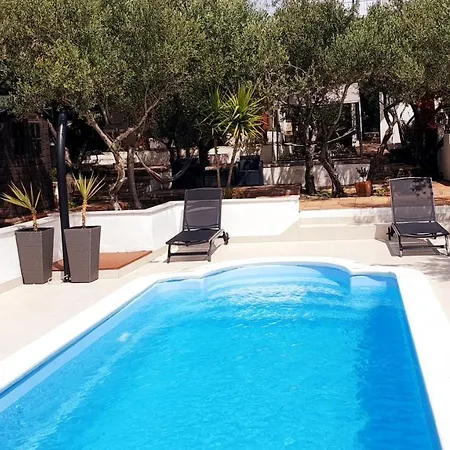 בית נופש Compelx With Detached House And Spacious סטארי גראד