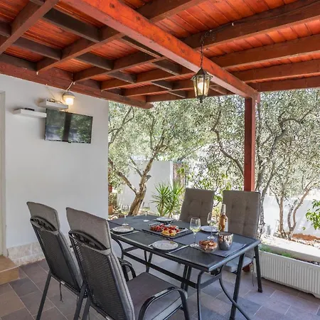 Compelx With Detached House And Spacious בית נופש *