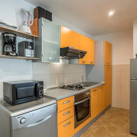 Compelx With Detached House And Spacious