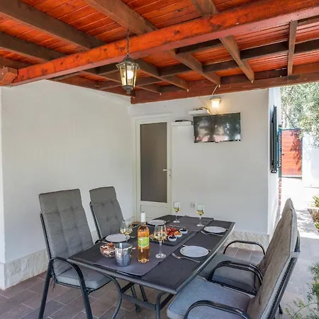 Compelx With Detached House And Spacious בית נופש סטארי גראד