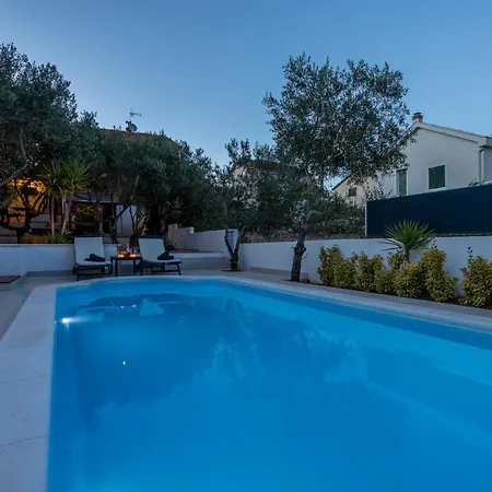 Compelx With Detached House And Spacious בית נופש סטארי גראד