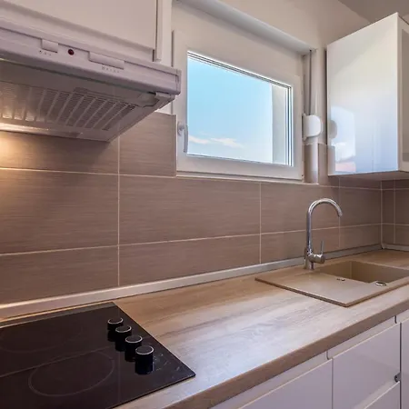 Compelx With Detached House And Spacious *