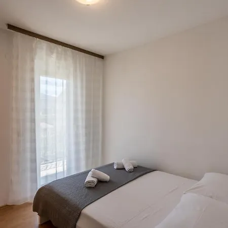 Compelx With Detached House And Spacious בית נופש סטארי גראד