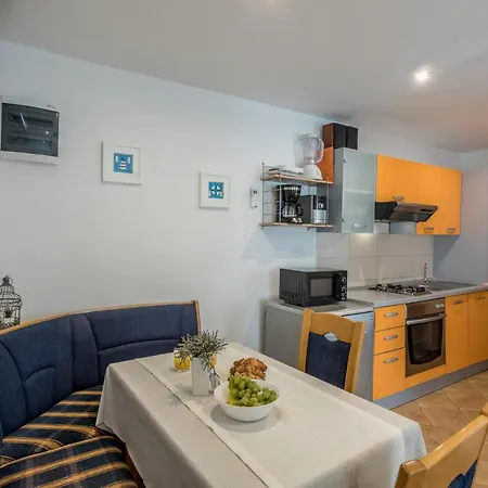 Compelx With Detached House And Spacious *