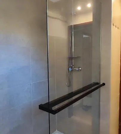 Compelx With Detached House And Spacious בית נופש