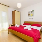 Сasa de vacaciones Compelx With Detached House And Spacious Stari Grad (Hvar)