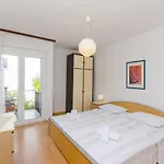 Compelx With Detached House And Spacious Сasa de vacaciones