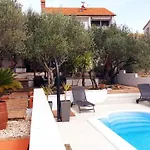 Compelx With Detached House And Spacious Сasa de vacaciones