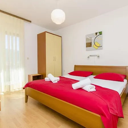 Сasa de vacaciones Compelx With Detached House And Spacious Stari Grad (Hvar)