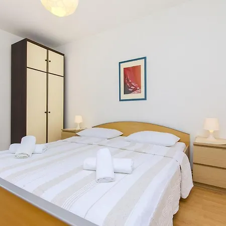Сasa de vacaciones Compelx With Detached House And Spacious Stari Grad (Hvar)