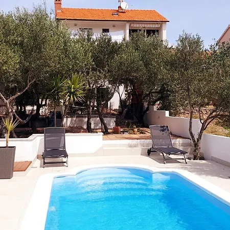 Compelx With Detached House And Spacious