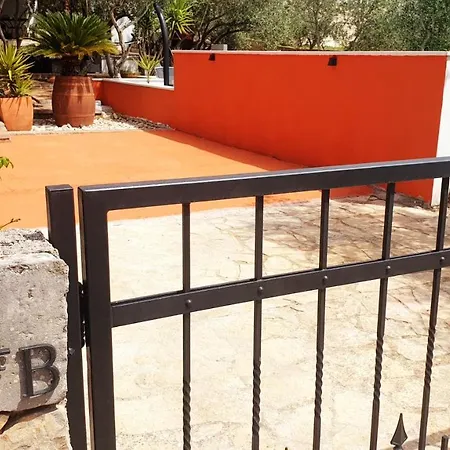 Compelx With Detached House And Spacious Сasa de vacaciones *