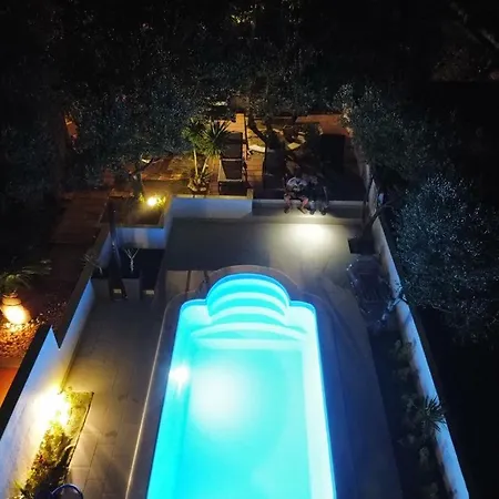 Compelx With Detached House And Spacious Сasa de vacaciones
