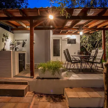 Compelx With Detached House And Spacious