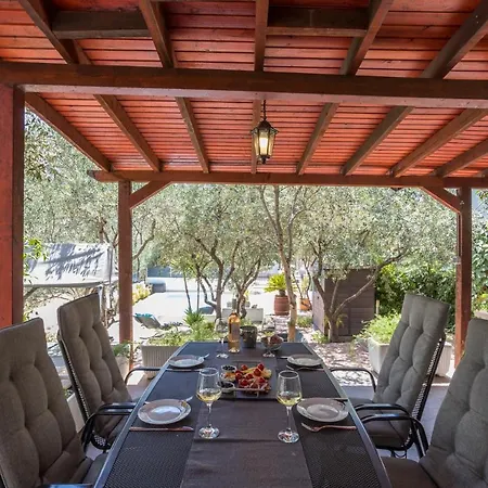 Compelx With Detached House And Spacious Сasa de vacaciones Stari Grad (Hvar)