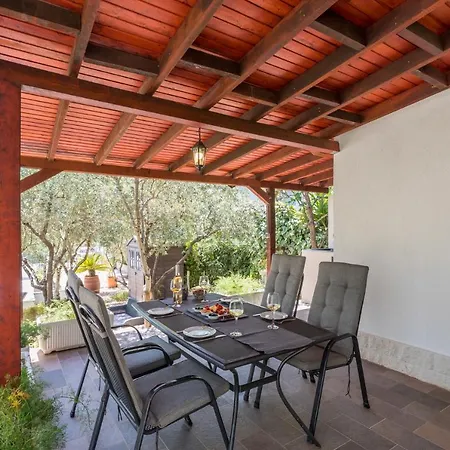 Сasa de vacaciones Compelx With Detached House And Spacious Stari Grad (Hvar)
