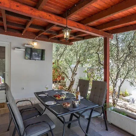 Compelx With Detached House And Spacious Сasa de vacaciones