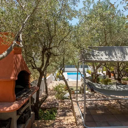 Сasa de vacaciones Compelx With Detached House And Spacious Stari Grad (Hvar)