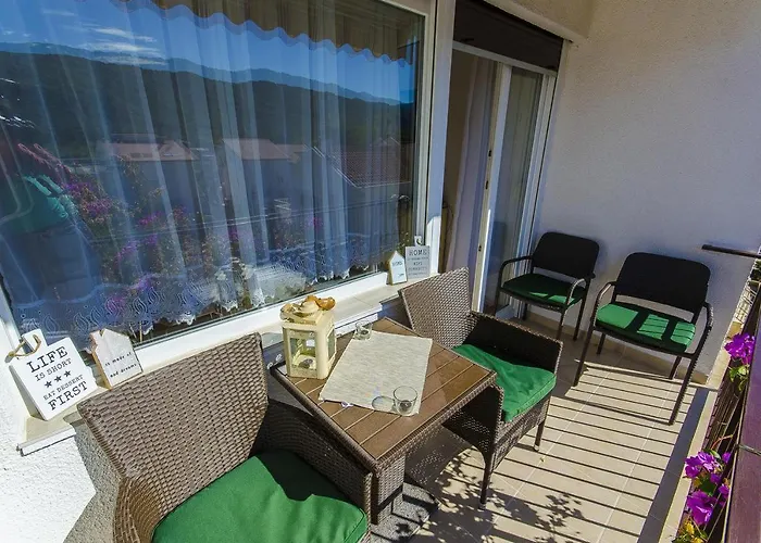Compelx With Detached House And Spacious Stari Grad (Hvar)