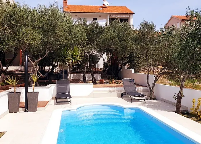 Compelx With Detached House And Spacious