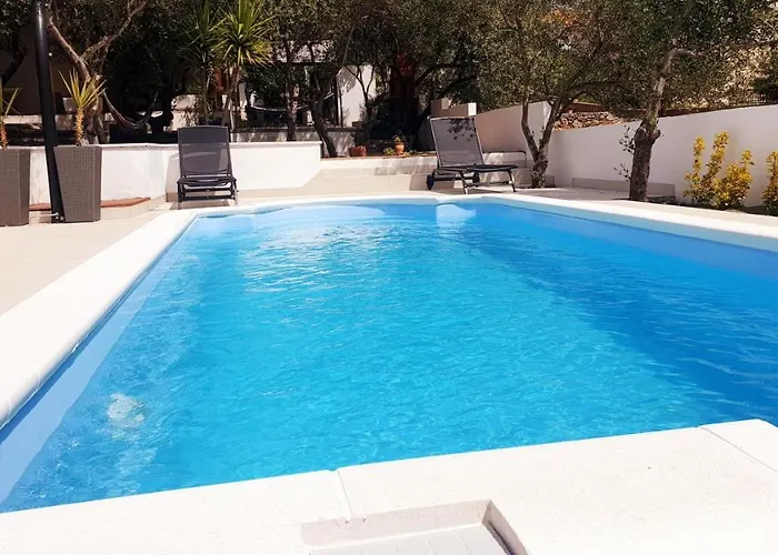 Compelx With Detached House And Spacious *