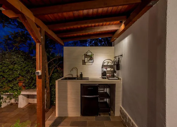 Compelx With Detached House And Spacious
